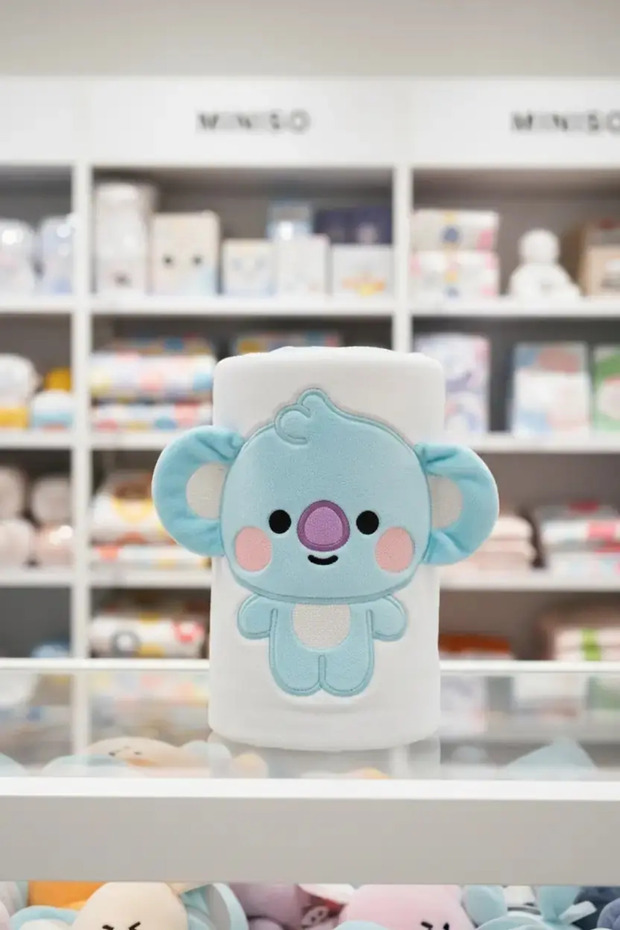 بطانية أطفال مرخصة من BT21 Koya - مزخرفة ثلاثية الأبعاد وذات ملمس ناعم