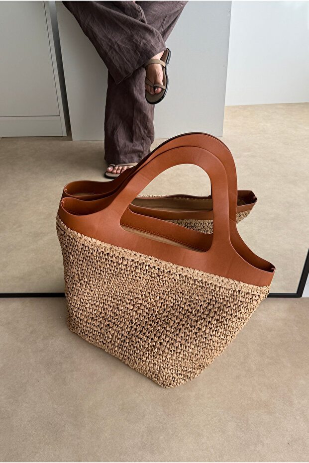 Women's woven bag camel woven
