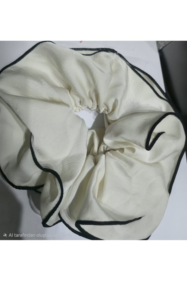 Black Piping Cream Satin Scrunchie Buckle