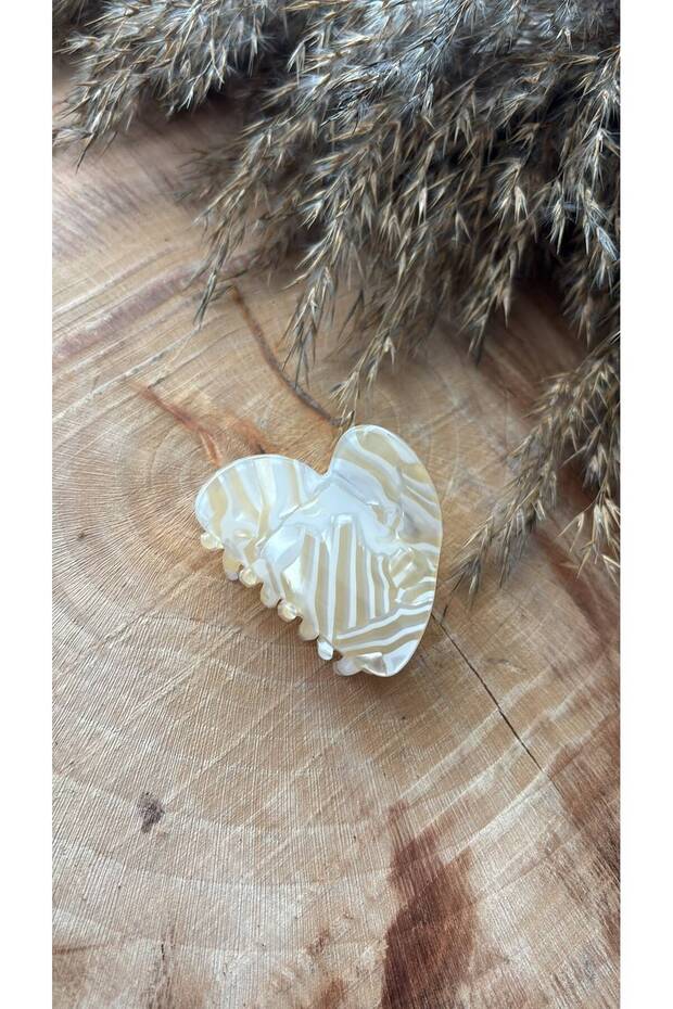 Heart-Shaped Hair Clip with Shiny Acrylic Clasp