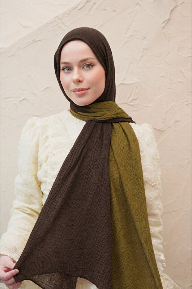 Bitter Brown - Olive Green Muslin Gradient Piping Shawl
