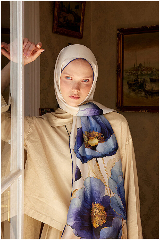 Peony Seyran Pattern Silk Cotton Sofia Shawl