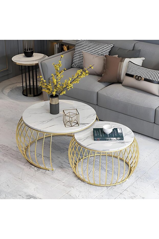 طاولة قهوة دائرية فاخرة وعصرية - سطح أبيض من MDF وأرجل حديدية ذهبية - تصميم ديكور عربي - جاهزة للاستخدام دون تركيب - قاعدة معدنية متينة