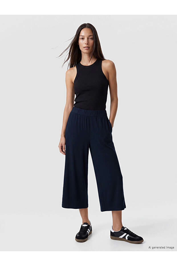 Lcwaikiki Basic Navy Blue Women's Capri with Elastic Waist