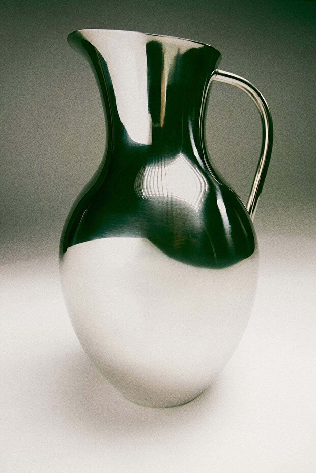 Stainless steel carafe