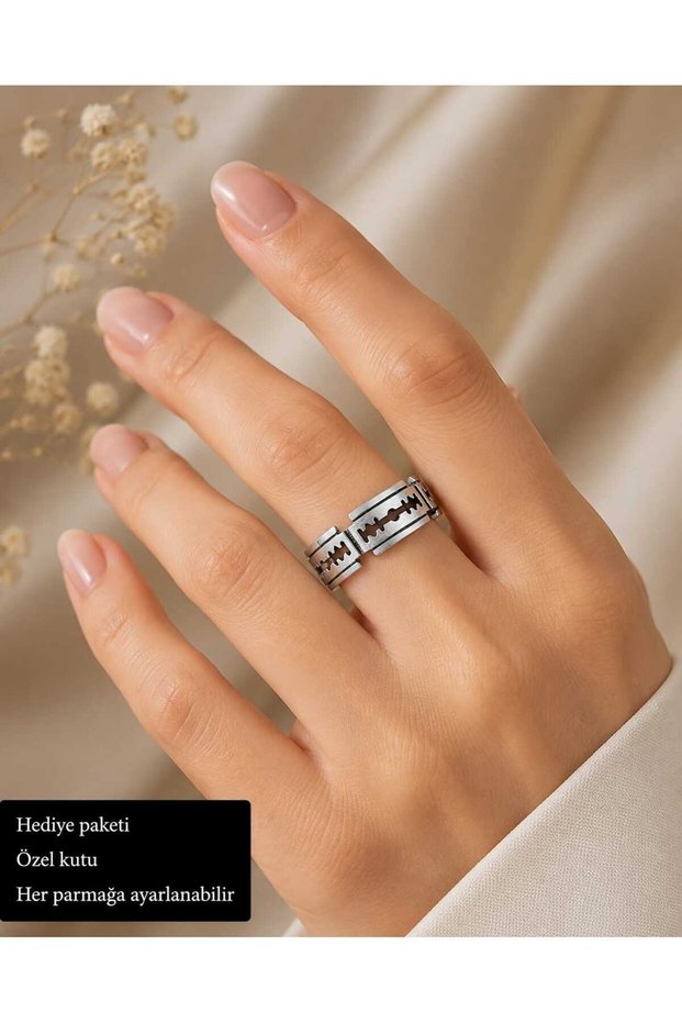 Silver Color Women's Ring with Adjustable Razor Blade Design – Modern, Edgy, and Marginal Style Detailed Gift