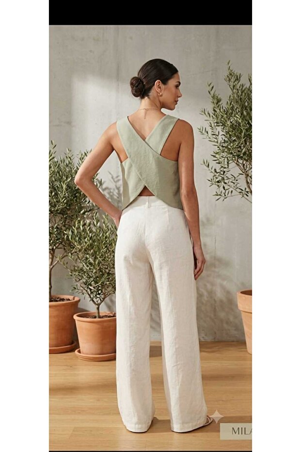 Vera Model Cross Back Low-Cut Blouse