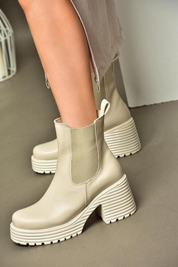 R996020009 Beige Thick Heeled Women's Boots