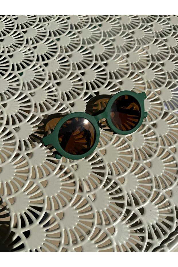 Unisex Children's Black Matte Body Round Frame Sunglasses (with Protective Case)