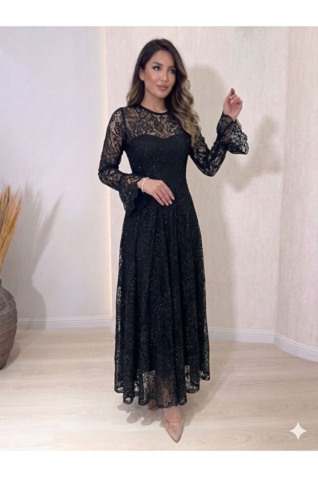 فستان ناعم بنقوش دانتيل راقي