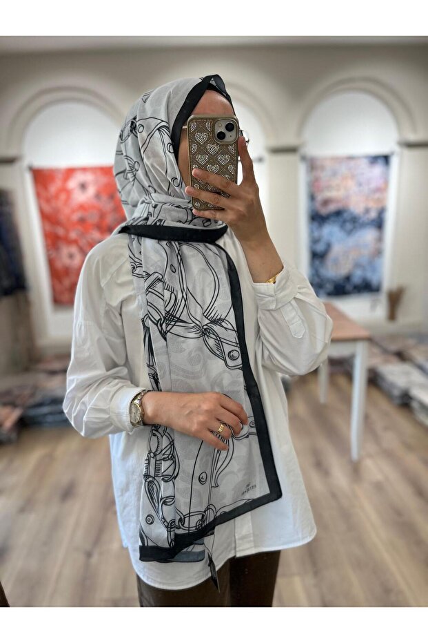 شال ناعم بنمط سلسلة - أسود