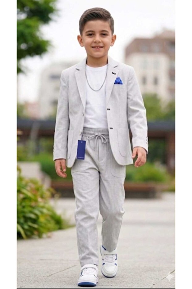 Children's Jogger Suit with Pockets on the Bag, T-Shirt Inside, Combined with Pants with Elastic Bands and Laces