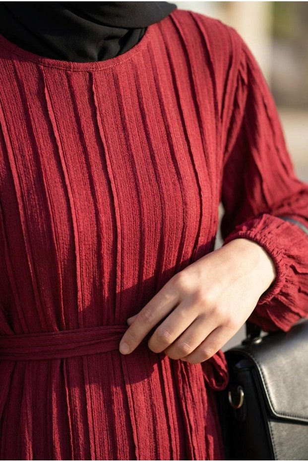 Women's Wrinkled Textured Belted Hijab Dress