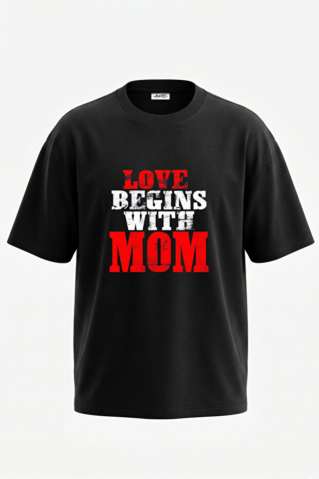 تي شيرت قطني أسود كبير الحجم بتصميم Love Mom مطبوع على الظهر