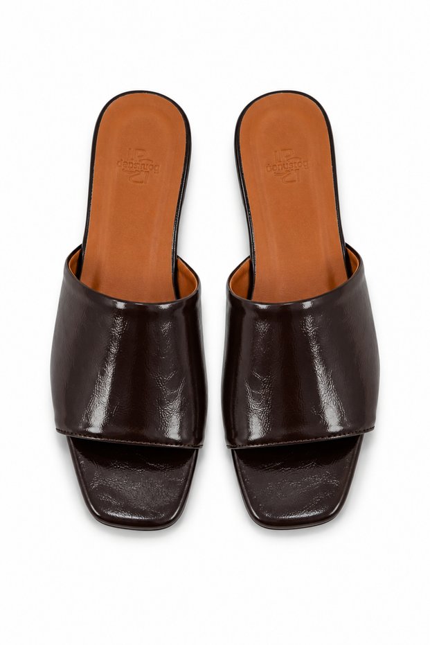 Lora Women's Brown Single-Strap Patent Leather Textured Slippers - Casual and Stylish Home and Outdoor Slippers