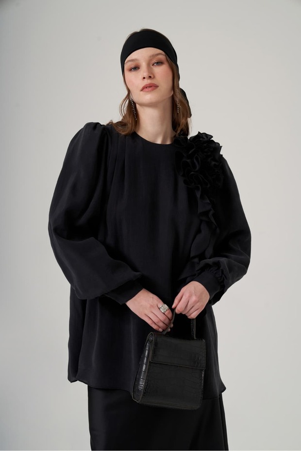 3011 Ruffled Collar Shirt with Ruffle Detail Black