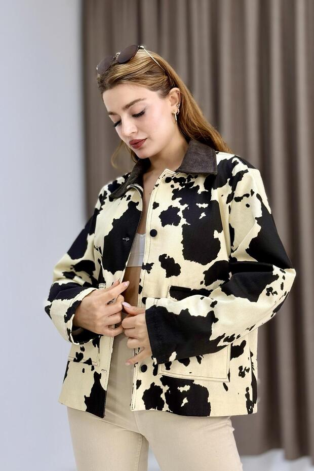 Women's patterned velvet collar double pocket cowboy jacket beige
