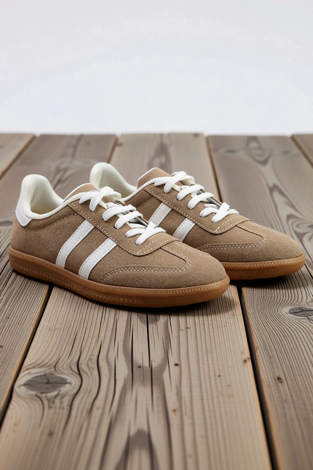 Women's Retro Style Lace-Up Flat Heeled Sneakers Suede Outer Material Comfortable Cut Daily Modern