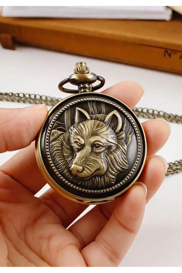 Special Edition Wolf-Themed Pocket Watch with Chain, Vintage Retro Antique Design, Quartz Watch with Chain, Wolf Figured Collectible Accessory, Premium Gift, Nostalgic Luxury Series