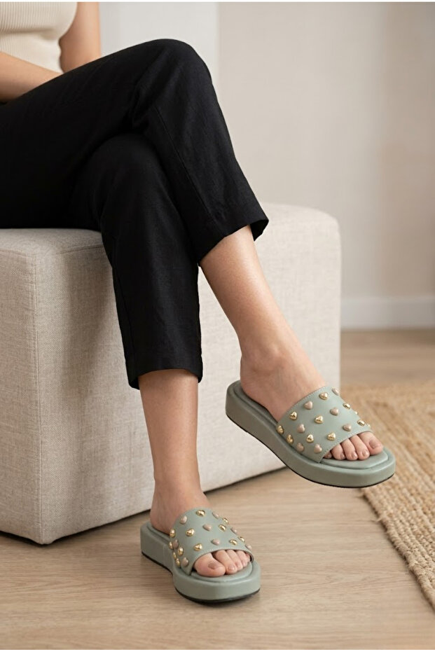 Lorvis Women's Slippers with Flat Soles and Heart Pins in Leather