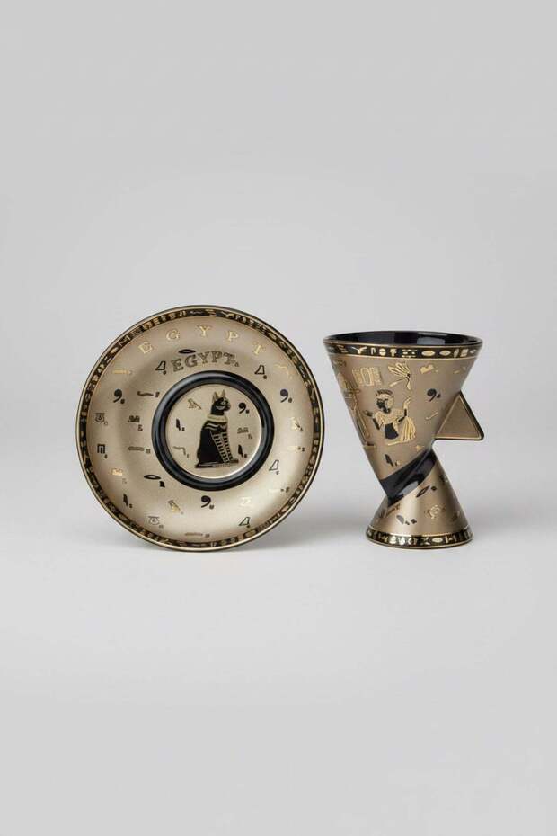 2-Piece Gold Cat Patterned Porcelain Coffee Cup Set Stylish and Elegant Turkish Coffee Presentation Set