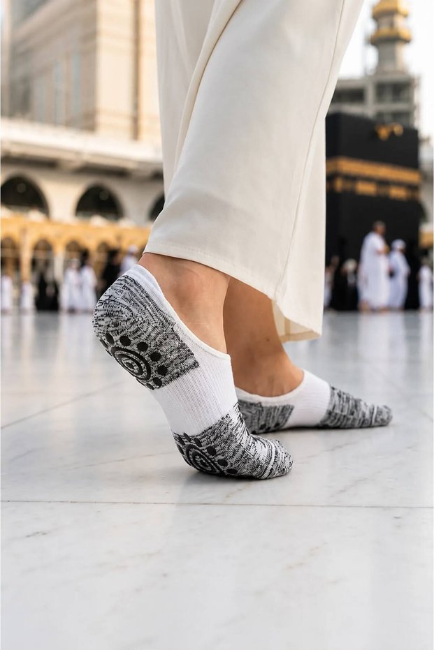 Women's Hajj and Umrah Tawaf Socks, Non-Slip Silicone Sole, Cotton, White and Black Patterned, 1 Pair of Socks