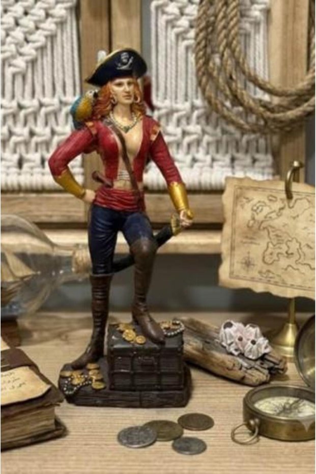 Sea Pirate Figurine مجسم قرصان بحر