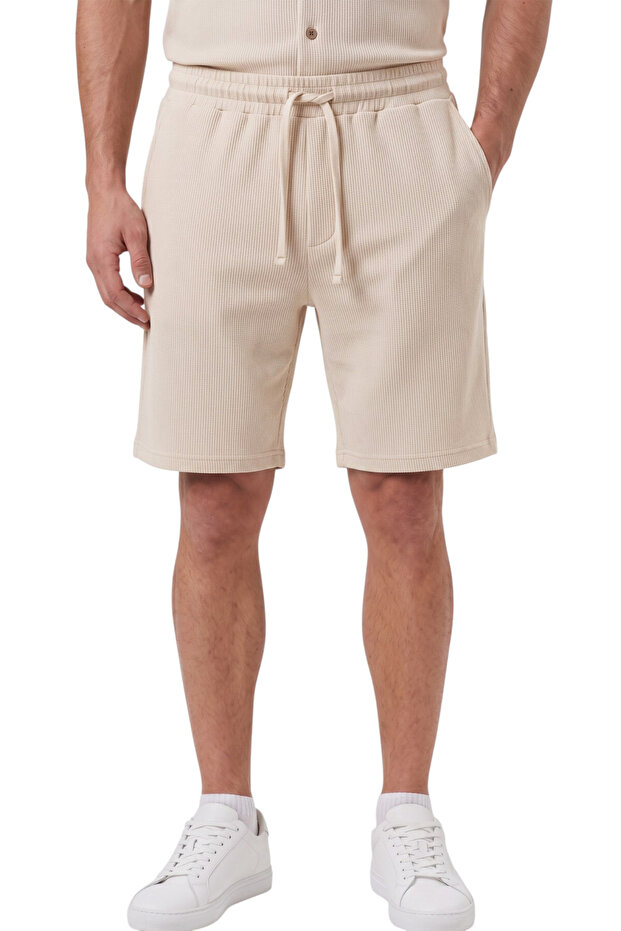 شورت رجالي من القطن الليكرا باللون البيج مع أربطة مطاطية - تصميم صيفي مريح وفاخر 2600267
