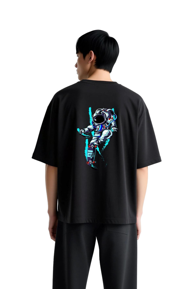 Men's Oversize T-Shirt Skateboarding Astronaut Print Shining Traces Dynamic Youthful Design Casual Comfortable