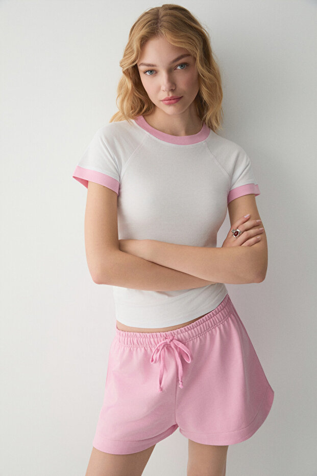 Olya Women's Round Neck T-Shirt with Contrast Collar and Cuff in White / Pink