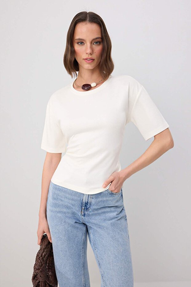 Ekru Bağlama Detaylı Fitted/Vücuda Oturan Kısa Kol Esnek Örme T-Shirt TWOSS26TS00317 - 2