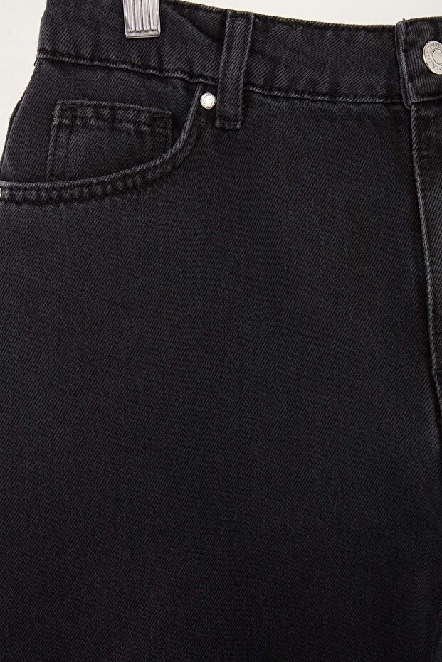 Siyah Paça Kesikli Yüksek Bel Denim Bermuda TWOSS26SR00169 - 2