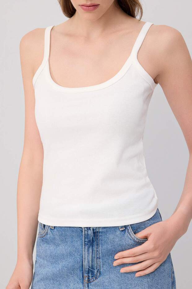 Siyah-Beyaz Fitted/Vücuda Oturan Havuz Yaka Biyeli Fitilli Esnek Örme Atlet TWOSS26AL00122 - 7