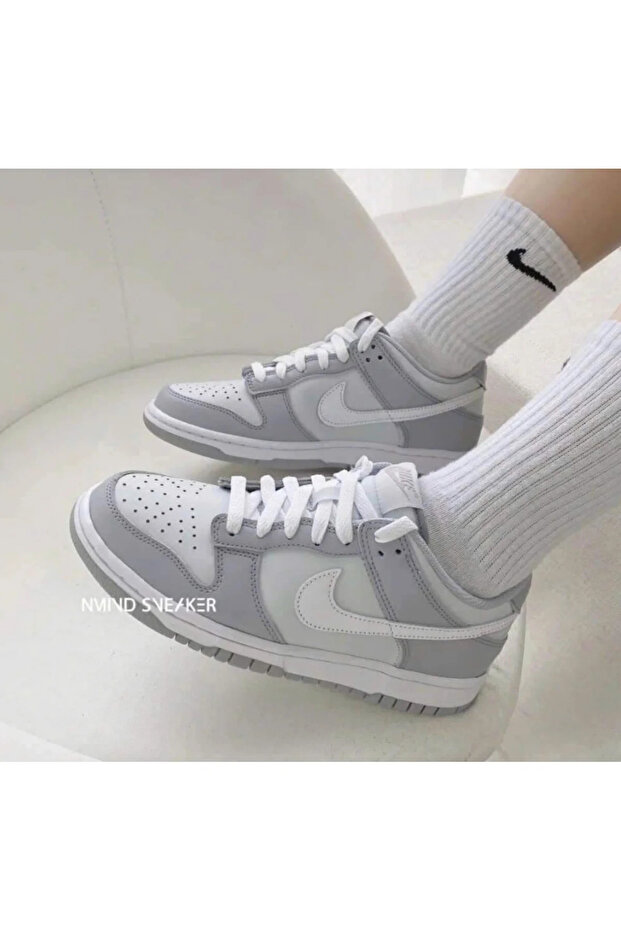 حذاء رياضي نسائي من طراز Dunk Low بلونين رمادي (GS)