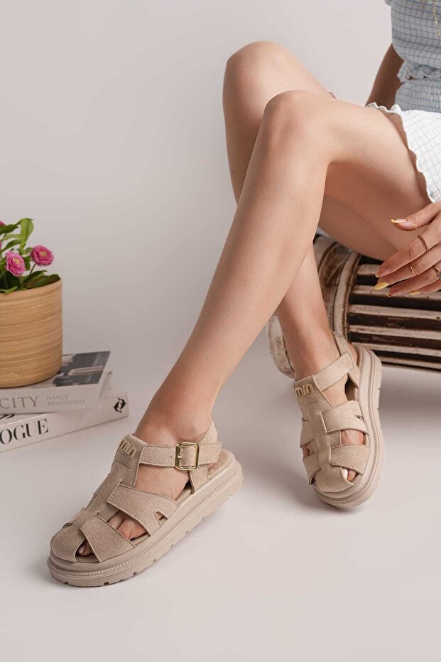 Women's Gladiator Closed-Front Sandals