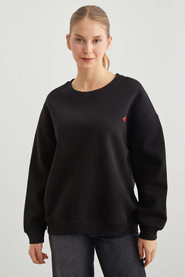 3 Thread Heart Printed Crew Neck Sweatshirt