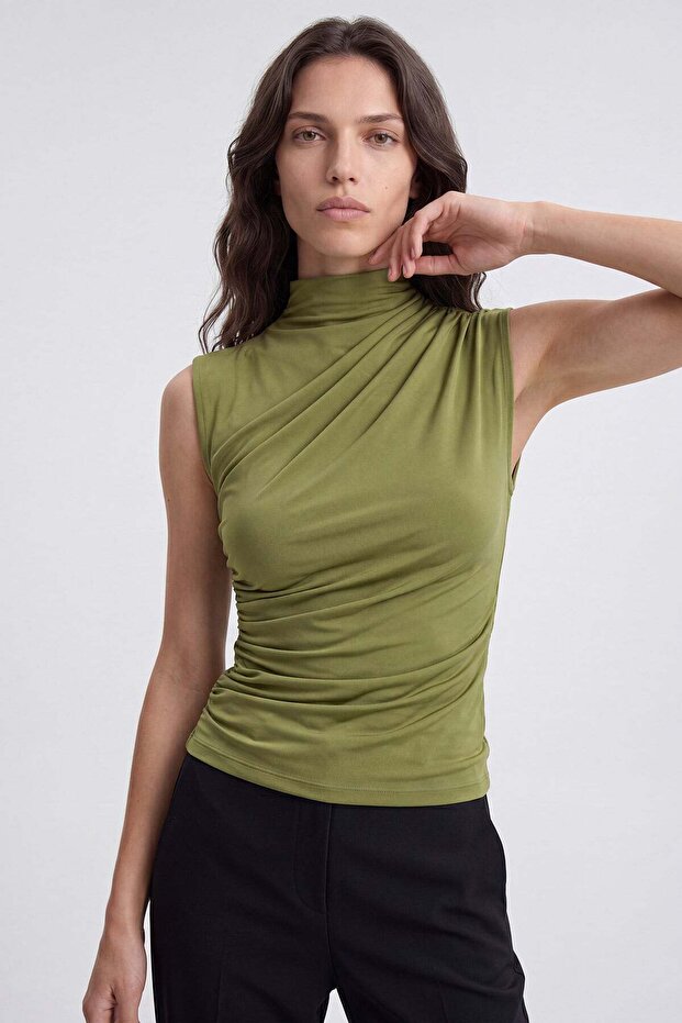 Sandy sleeveless blouse with drawstring
