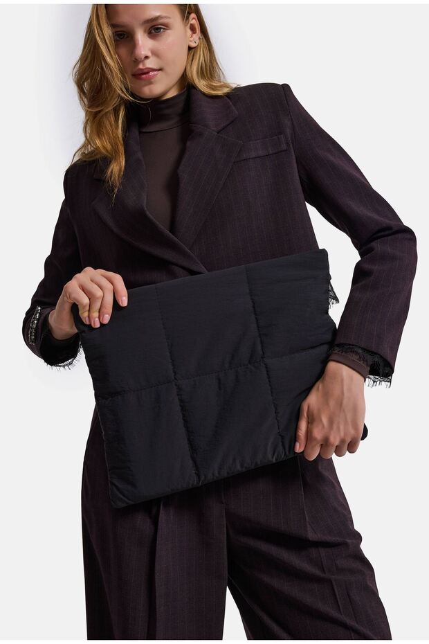 Black Magnet Mouth Pouch with Velvet Lining Computer Handbag
