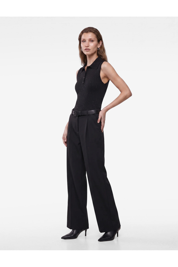Half Buttoned Sleeveless Polo Neck Knitwear Top