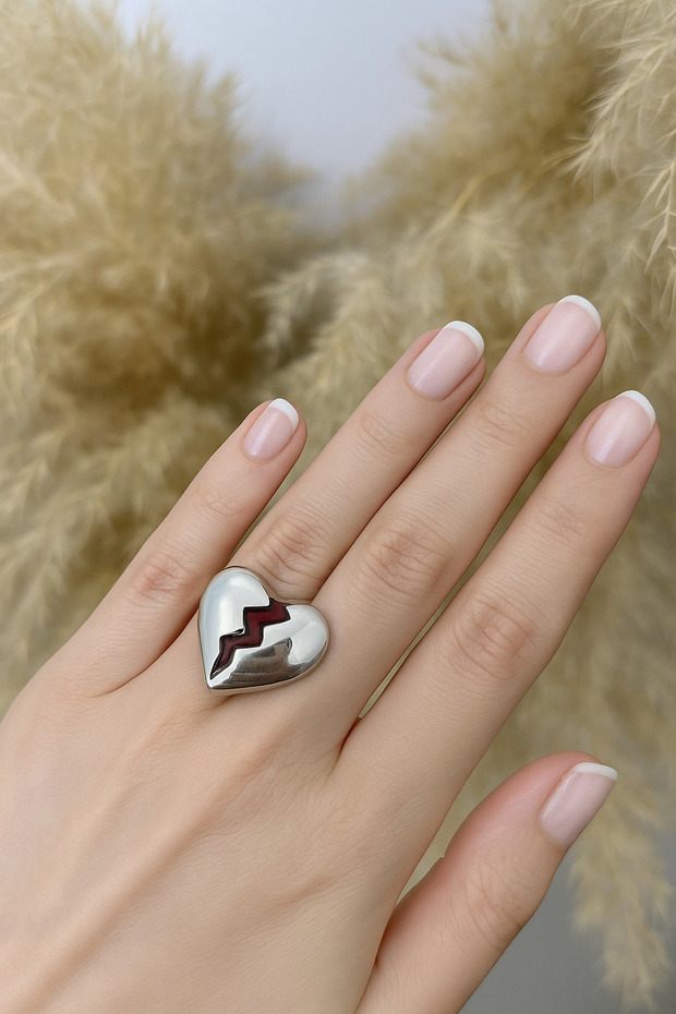 Red Broken Heart Ring – a Symbol of Love, Heartbreak, and Strength