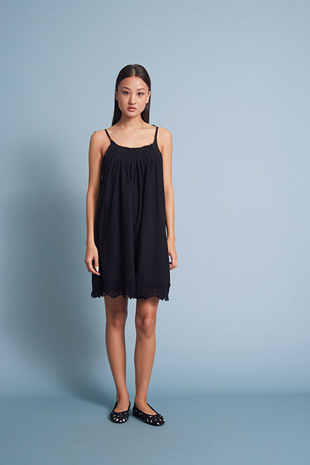 Pliated and Lace-Detail Short Dress Black