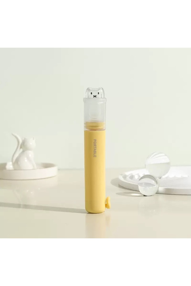 yellow Cute 2 In 1 Foldable Travel Toothbrush Portable Toothpaste Storage Soft Bristle Toothbrush wi