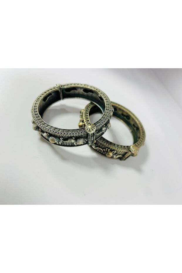 Vintage-Style Oxidized Silver-Tone Elephant Kada Bangle