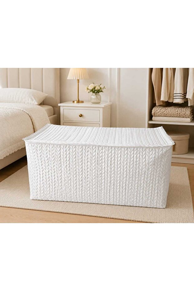 Premium Dowery Box with Goosefeather Patterned Quilt