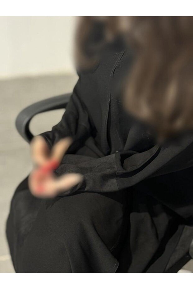 عباية باربي, تصميم كلاسيكي هادئ