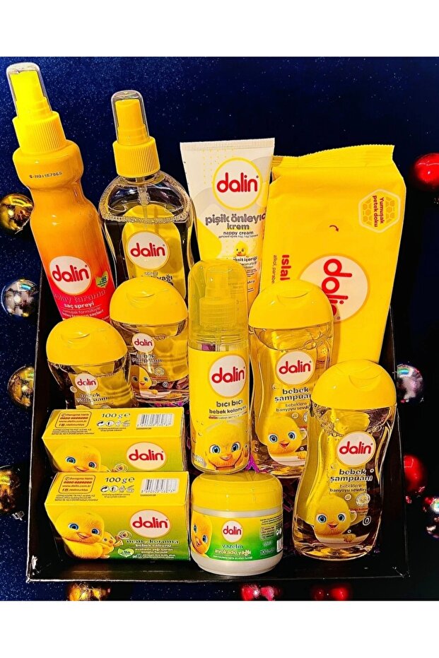 Baby Bath Set with 12 Pieces and a Feeding Bottle as a Gift