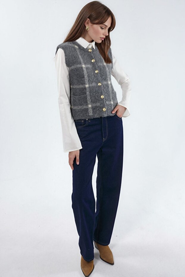 Buttoned Plaid Patterned Round Neck Sweater Vest - 3