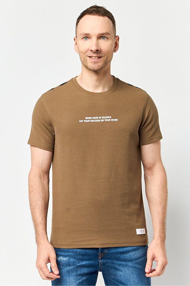 Men Crew Neck Short Sleeve Graphic Print T-Shirt, Brown