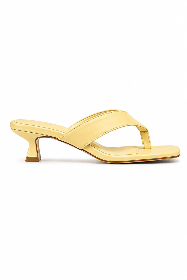 Avelis Yellow Flip-Flop Heeled Slippers