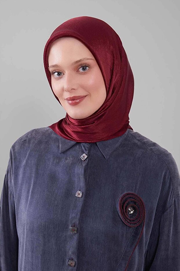 وشاح جانجان أحمر كلاريت